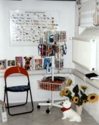 Wenn Frauchen oder Herrchen warten m�chten, bitte Platz nehmen.